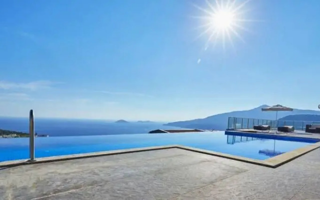 Villa Elmas -stunning 5 bed Villa With Rooftop bar