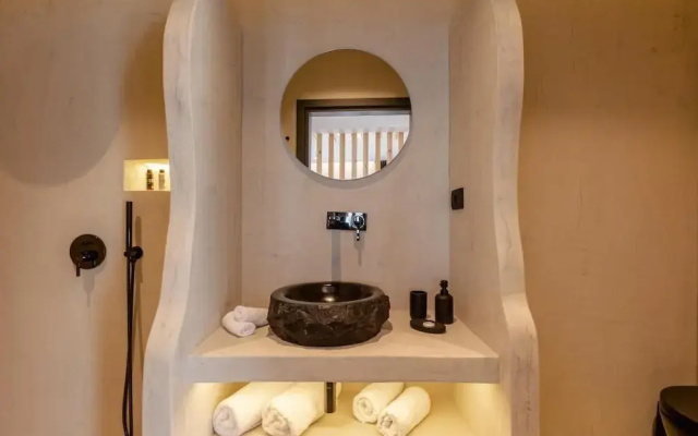 Lackos Luxury Suites