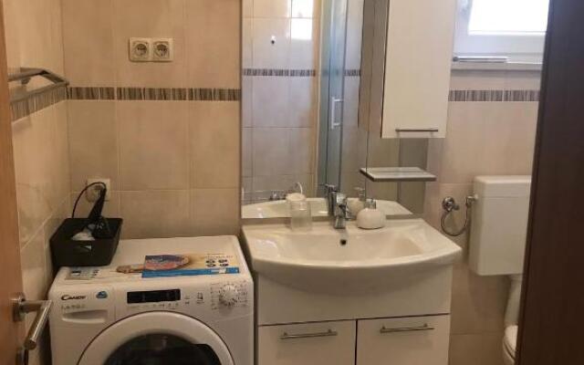 Sea view apartment near the beach 1-Jelsa center