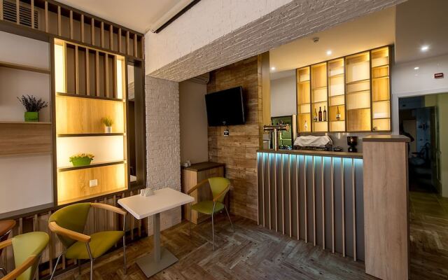 Light Hotel & Hub