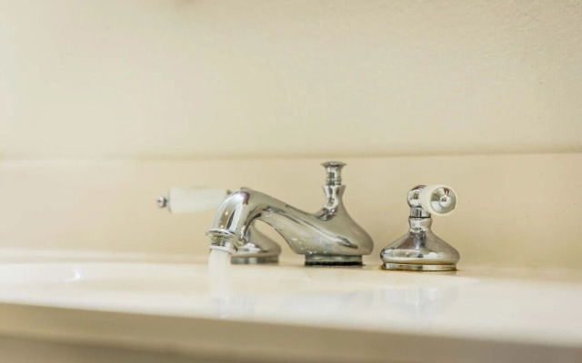 Cozy Oakland 2 Bedroom w/ Backyard