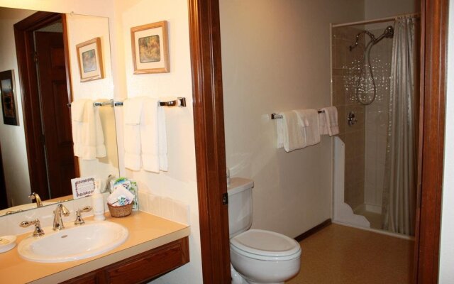 Lookout Inn GuestHouse and Suites