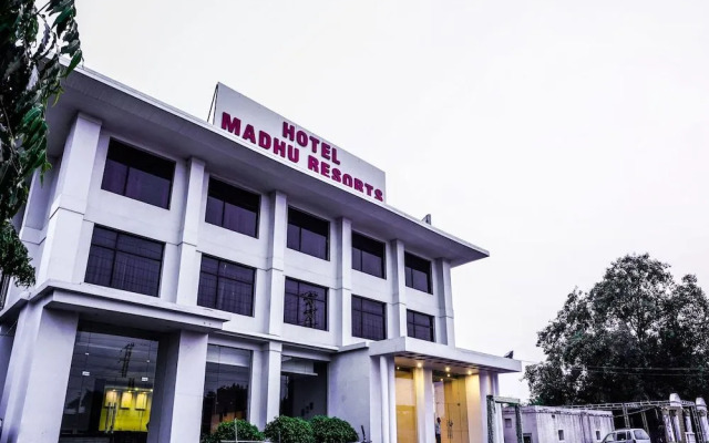 OYO 2611 Madhu Resorts