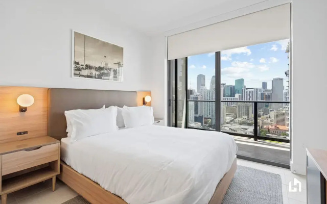Stylish Apartments with Partial Ocean Views in Downtown
