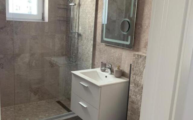 COSTIN APARTMENTS C&C Residence