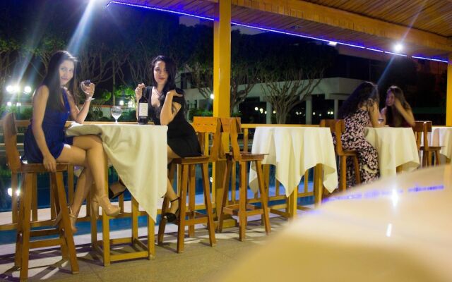Las Poncianas Hotel