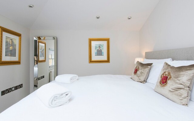 Bright 1BR flat in West London