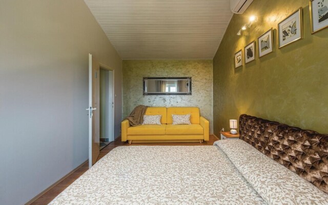 Amazing Home in Ravni with Hot Tub, WiFi & 1 Bedrooms