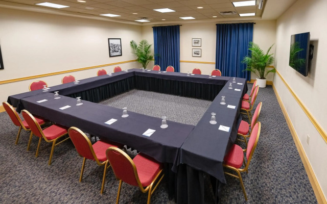 SEVEN Sebring Raceway Hotel