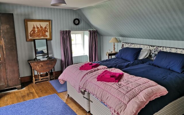 Beautiful 8-bed House in Angus