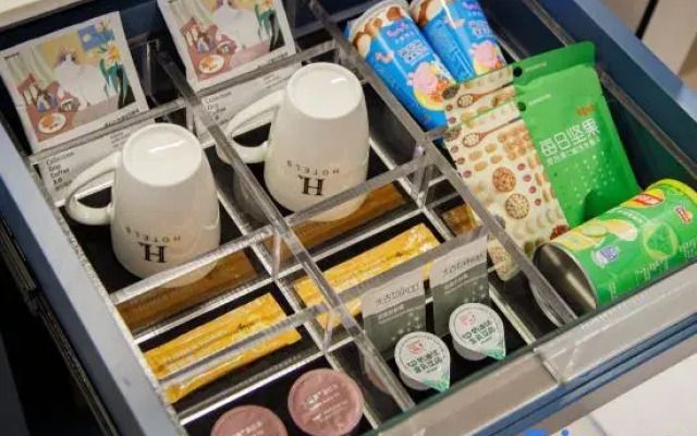 H CRYSTAL 4/2000  Hotel