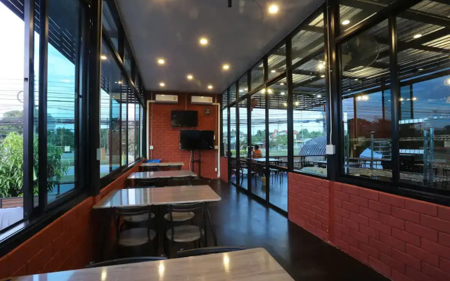Baan Chang Hotel & Coffee House