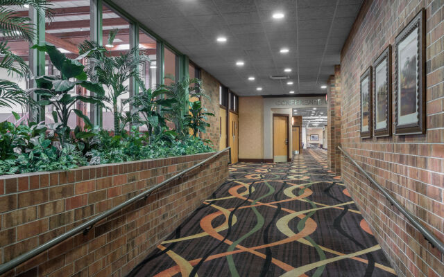 Holiday Inn & Suites St. Cloud by IHG