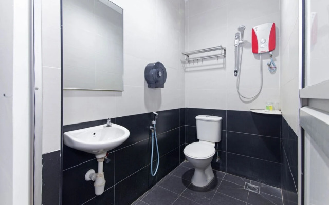 OYO 498 D&F Boutique Hotel Senawang