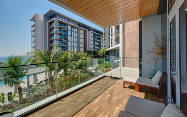 Urban Island Getaway on Bluewaters