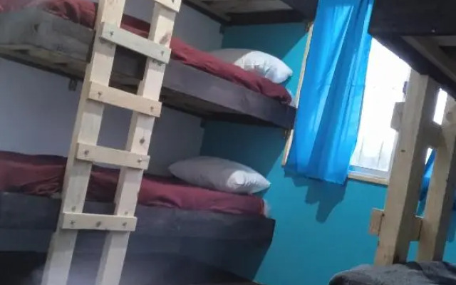 Casa copada habitación compartida