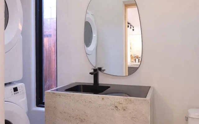 The Nicho House: 4BD Ultra-Modern Adobe: Walk to Plaza