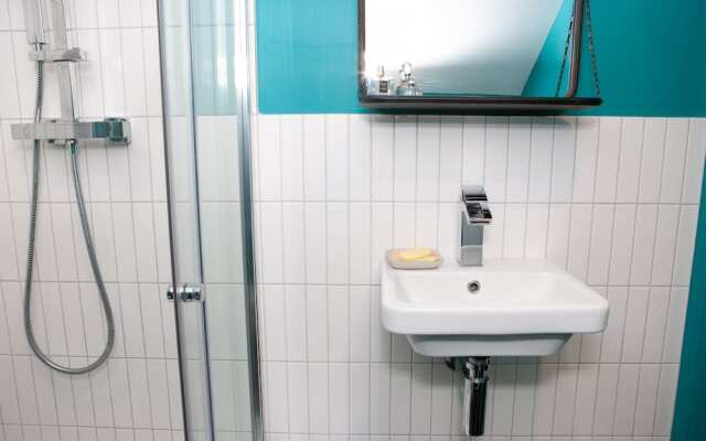 3 Bedroom Townhouse By Gloucester Road