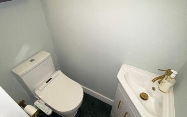 Gorgeous 2BD Flat - 5 Mins to Clapham Junction!