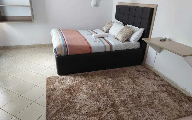 White House Lounge & Accommodation