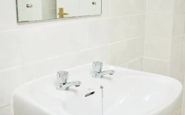 Cock Hotel Stony Stratford by Greene King Inns