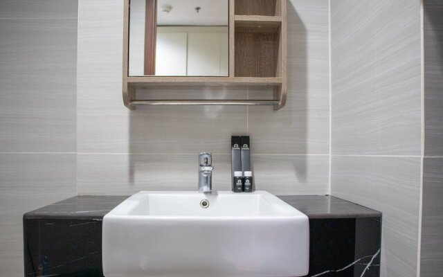 Scenic And Comfortable Studio At West Vista Apartment