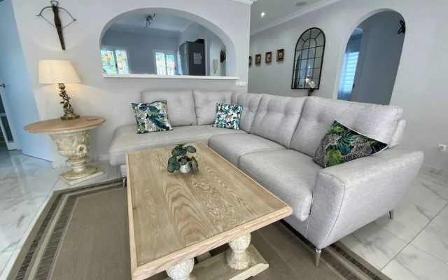 Villa With Pool, Walk to Beach, Restaurants, Shops