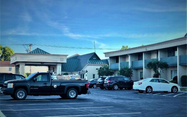 Riverview Inn & Suites