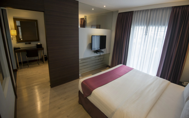 Отель Sukhumvit Suites