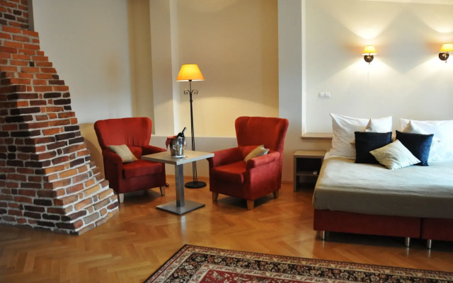 Hotel Santi