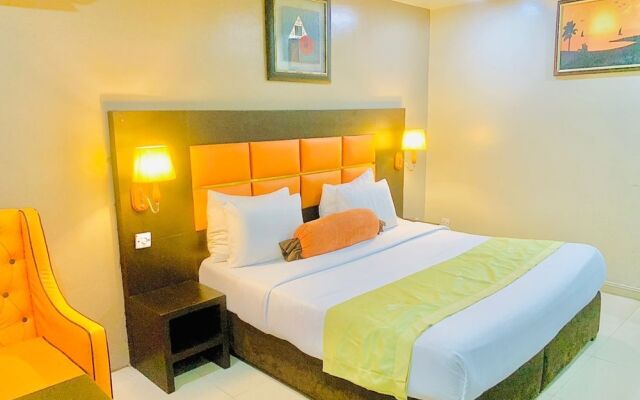 Oakspring Hotel & Luxury Suites