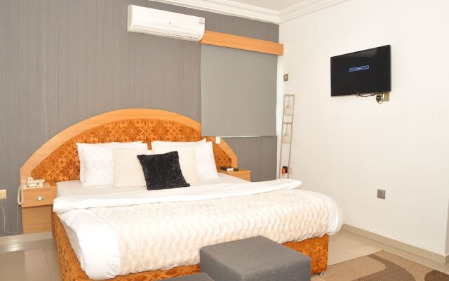 Ne-Yo Hotel and Suites