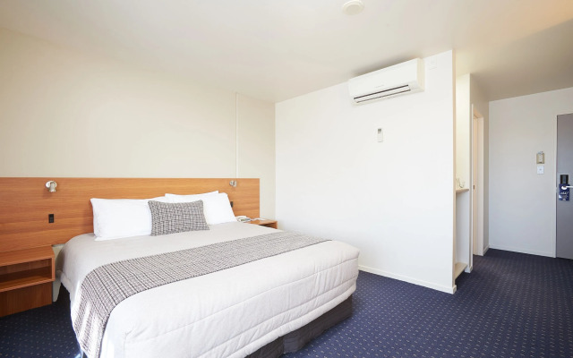 Ventura Inn & Suites Hamilton