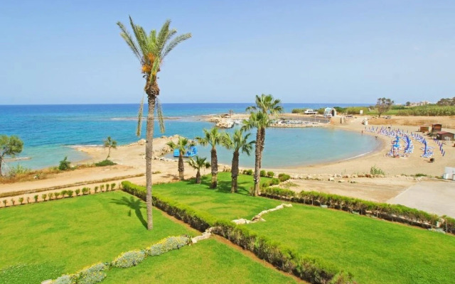 Paloma Paralimni in Paralimni