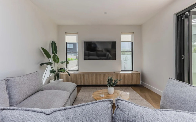 Black Wattle Beach House – Guest Rooms – Casuarina