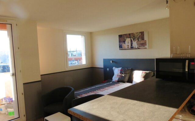 Studio in Toulouse, With Wonderful City View, Furnished Balcony and Wifi
