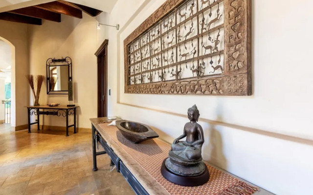 Mediterranean-style Flamingo Mansion Offers the Ultimate in Beachfront Luxury