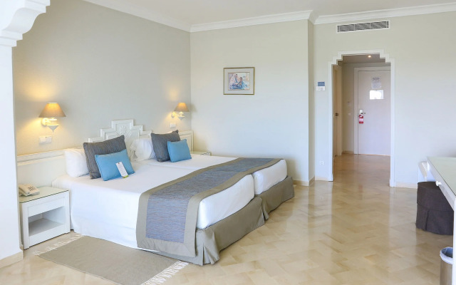 Royal Garden Palace (Families and Couples)