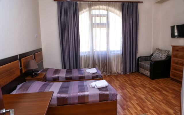 Lara Hotel