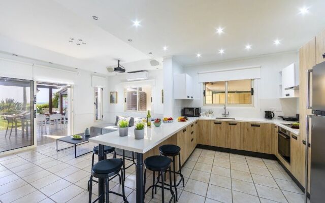 Meneou Beachfront Villa 5