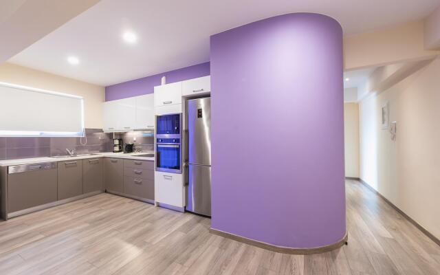 An Impressive 2 bdr Apt in Glyfada