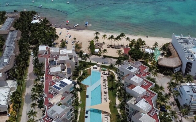 Elements Penthouse 24 3 Bedroom Condo by RedAwning