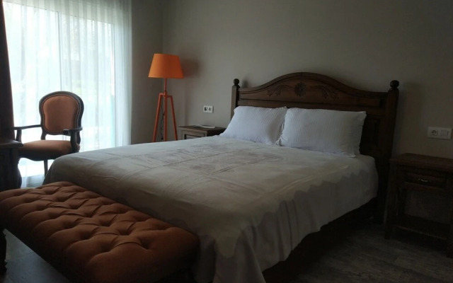 Otel Naturla Göl Evi