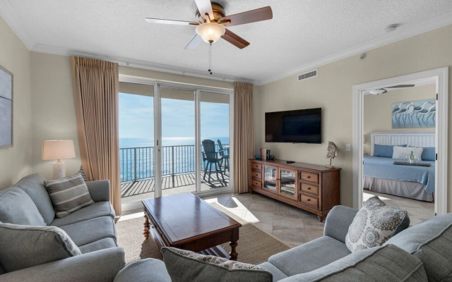 Twin Palms 1001