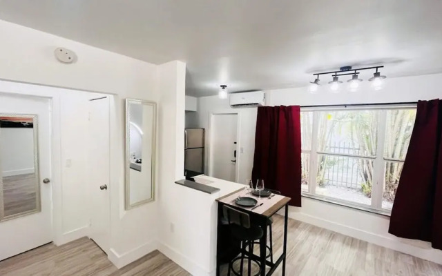 Upper East Side Renovated Studio Free Parking