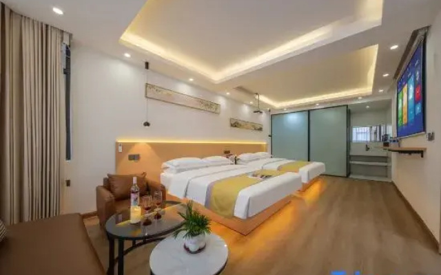 Warm Dawn · O2 Film & TV Hotel (Dukezong Ancient Town, Shangri-La)