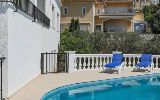 Elegant Villa in Roses With Private Swimming Pool