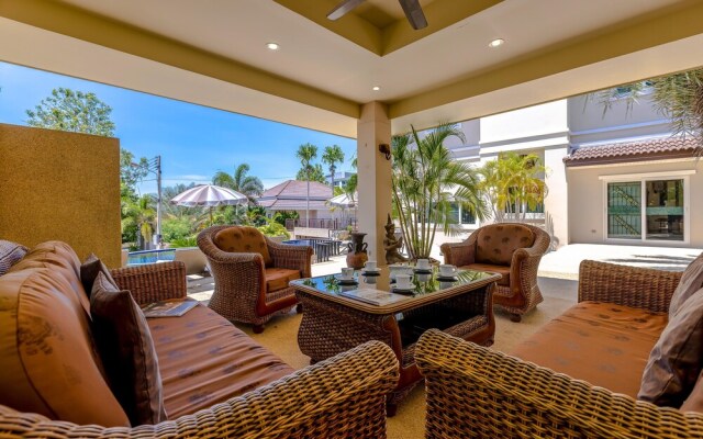 5 Bedroom Pool Villa Close To Town H5