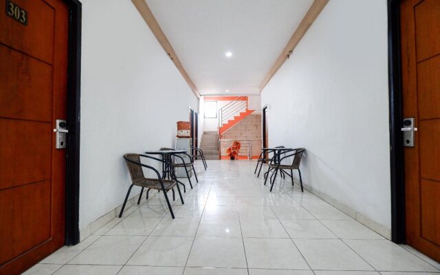 OYO 1251 Residence 8