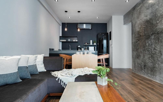 Life Boutique Condo